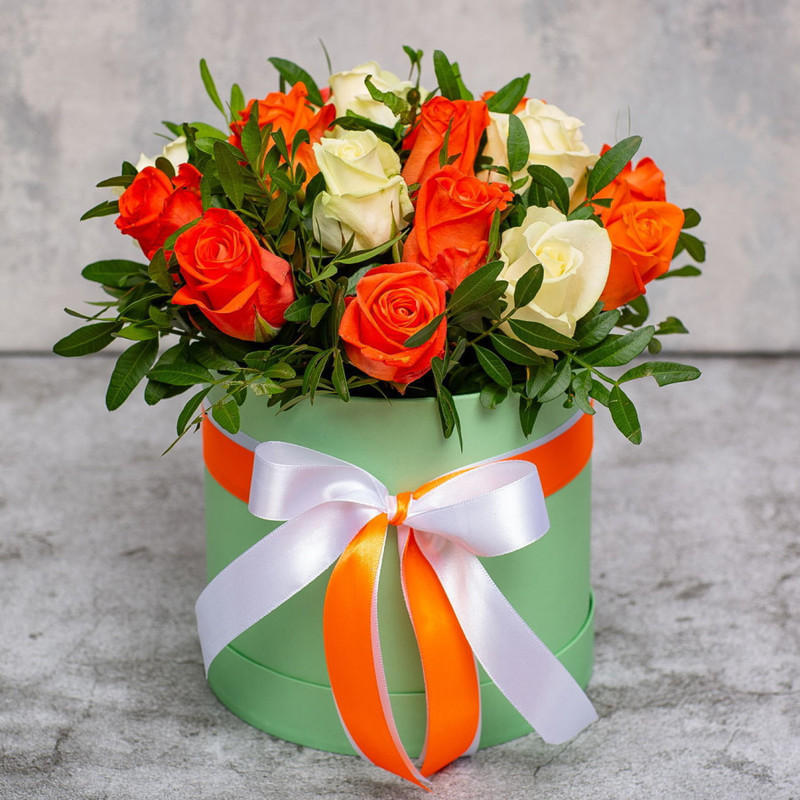15 white and coral roses in a box, standart
