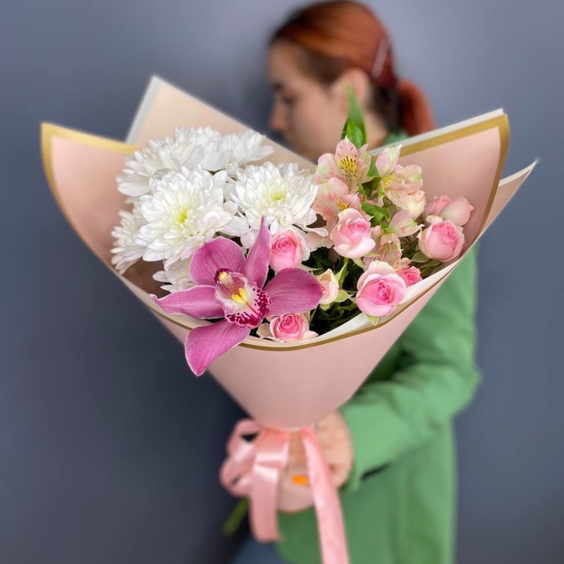 Bouquet-compliment with orchid, standart