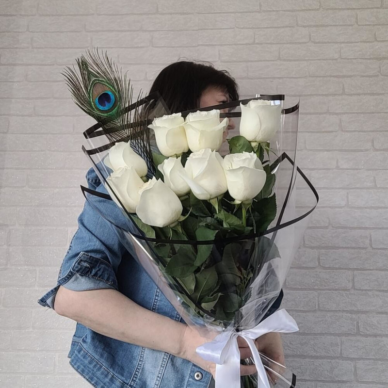 9 white roses with peacock feather, standart
