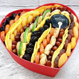 Gift set of dried fruits