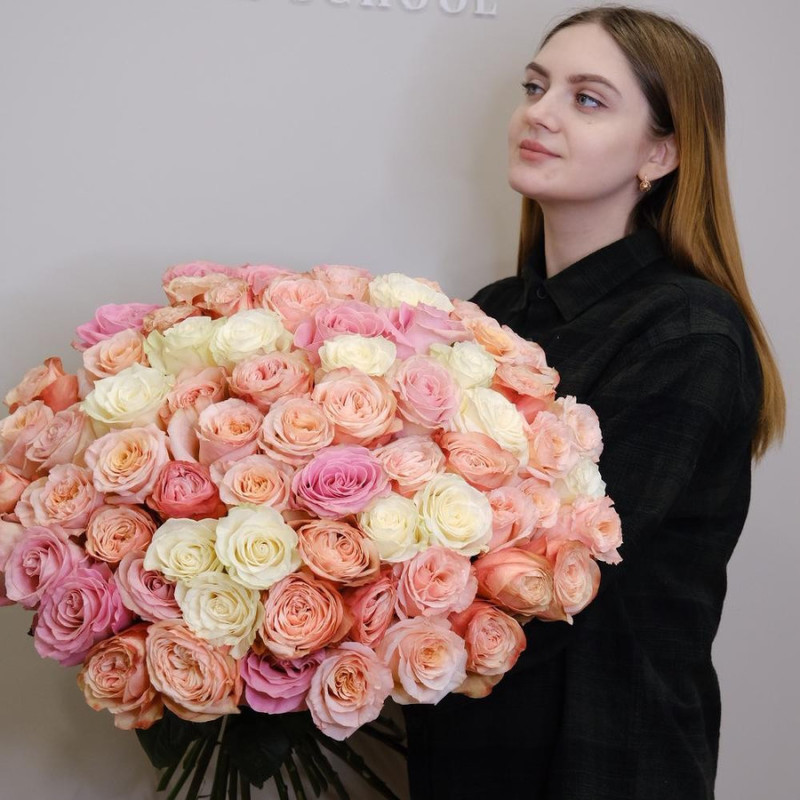 Gorgeous delicate bouquet of roses, standart
