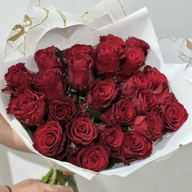 Букет для девушки из 25 красных роз