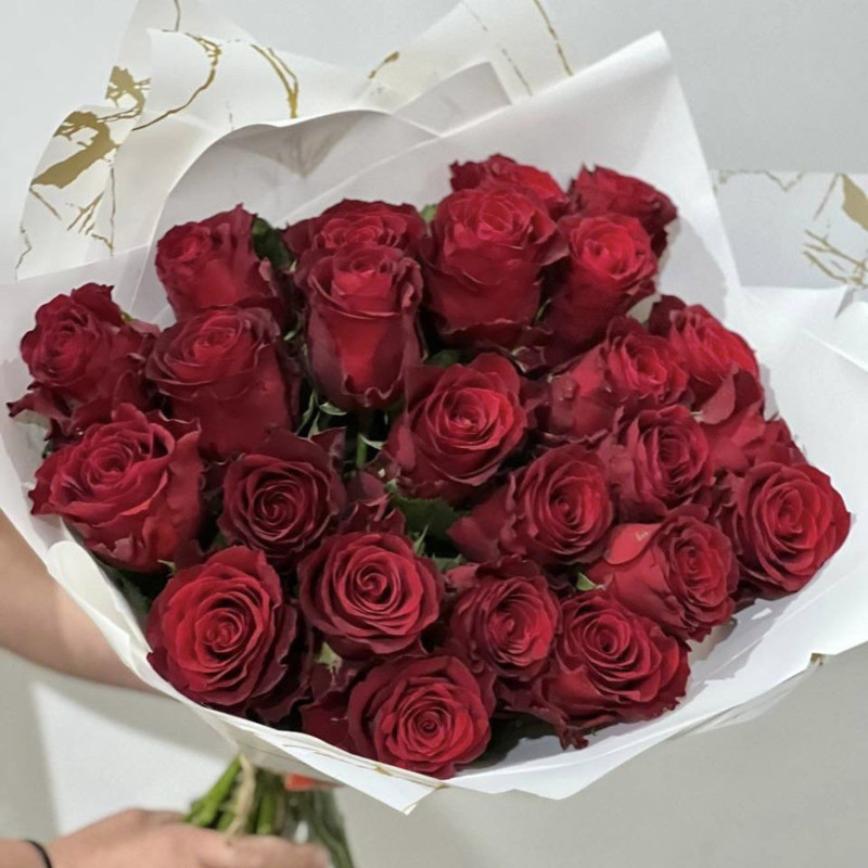 Bouquet for a girl of red roses, standart