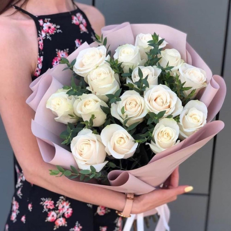 Bouquet of 15 white roses with eucalyptus, standart