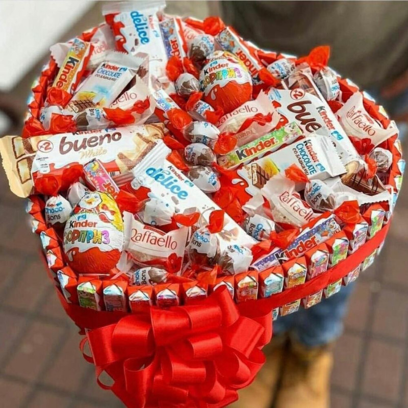 Candy and chocolate heart cake, standart