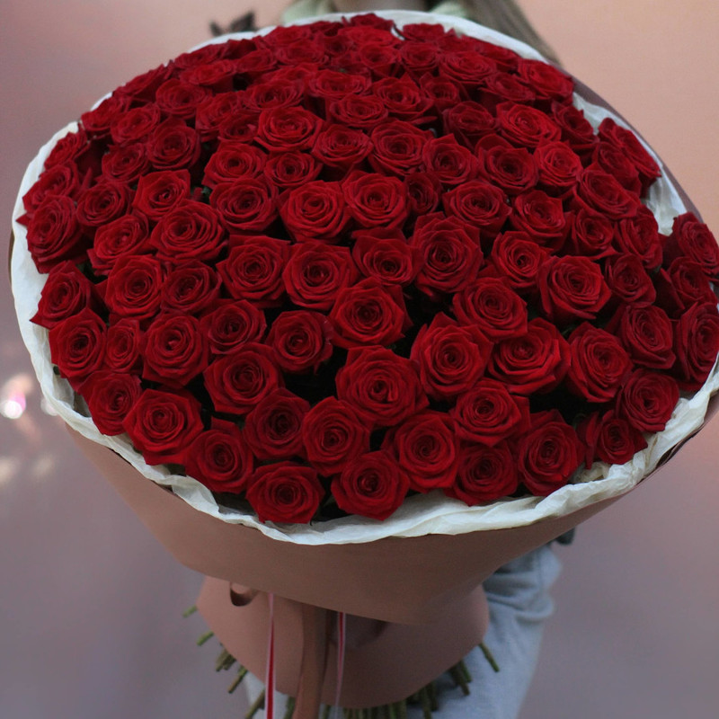 101 роза "Red Naomi" 70 см, стандартный