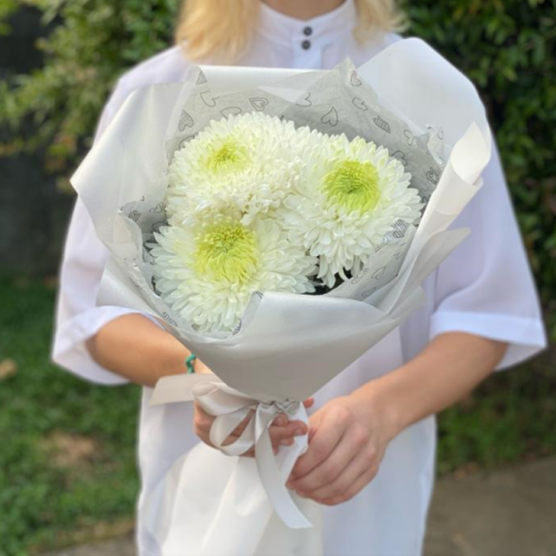 Bouquet of 3 single-headed white chrysanthemums, standart