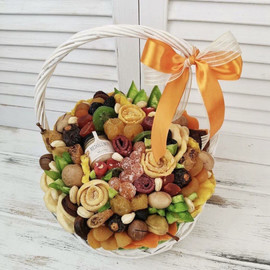 Gift for mom goat with dried fruits