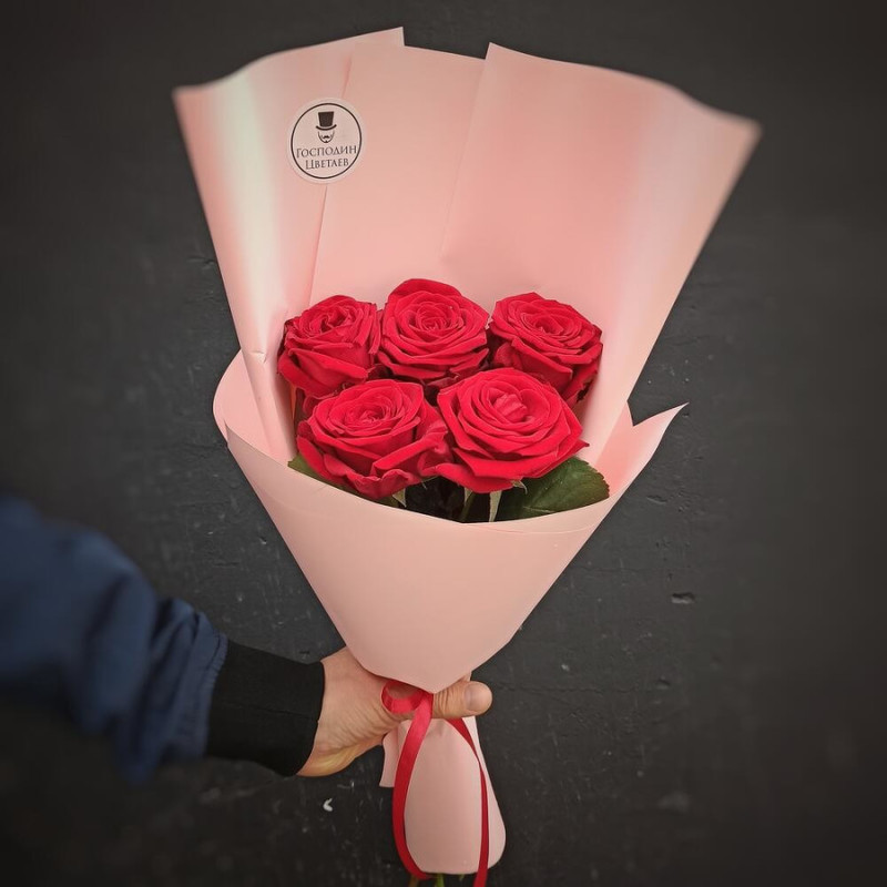 Mono-bouquet of 5 red roses 50 cm, standart