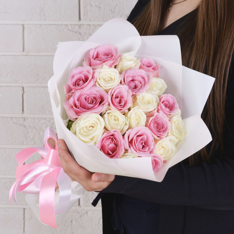 Bouquet of white and pink roses, standart