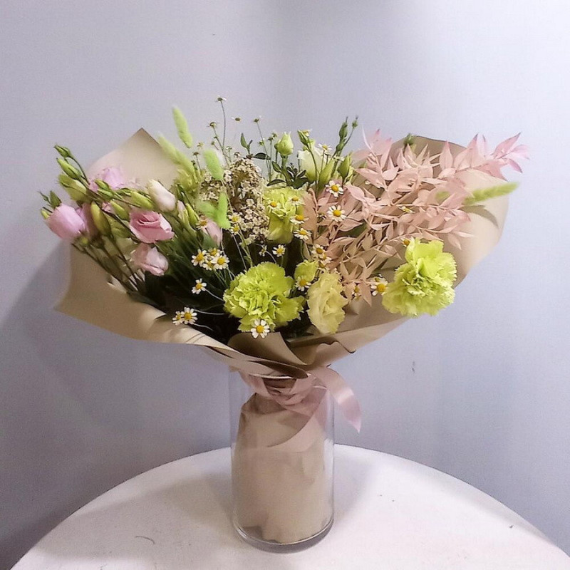 Bouquet with eustoma and carnation, standart