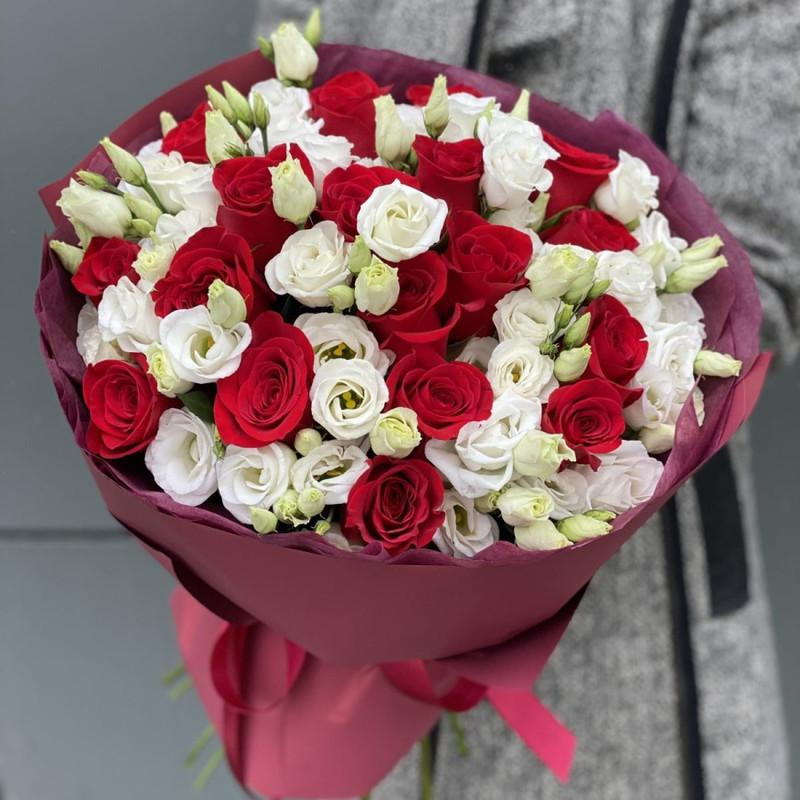 Bouquet of roses and eustoma, standart
