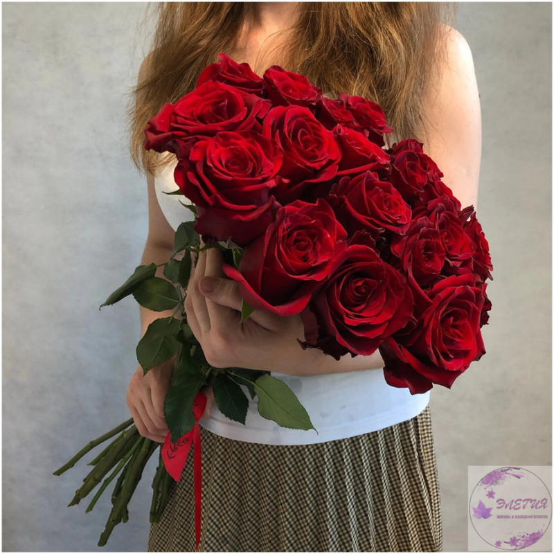 Beautiful bouquet of 19 Ecuadorian red roses 50 cm., standart