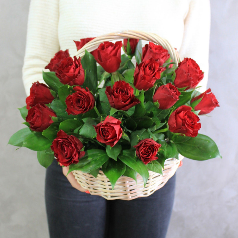 Basket of red roses, standart