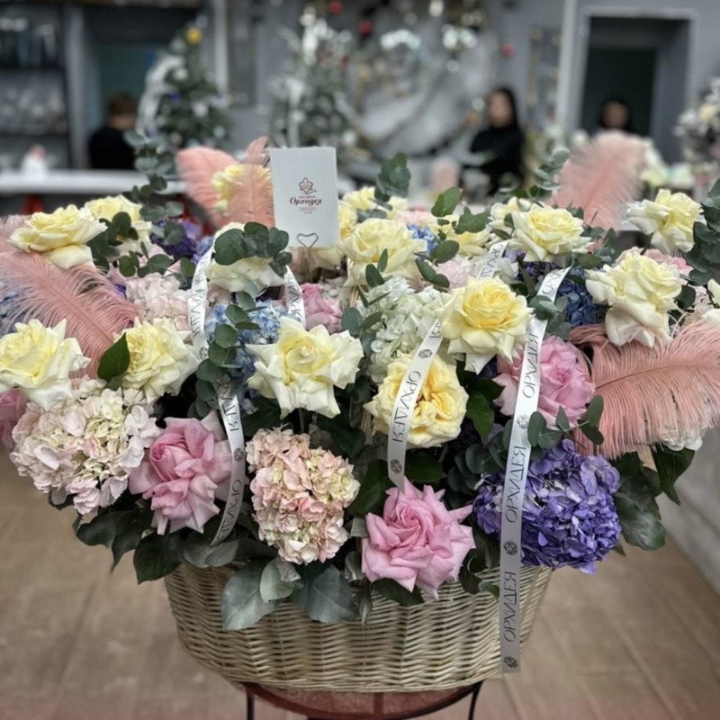 Gorgeous flower arrangement in a huge basket, standart