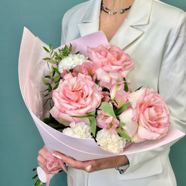 «Квартал Марэ» букет с французской розой, альстромерией и диантусом