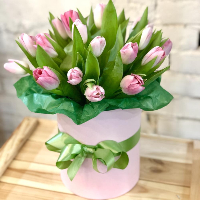Тюльпаны розовые в коробке, стандартный