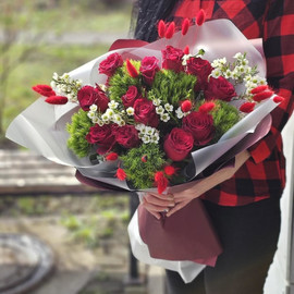 Mixed bouquet of red roses and exotics