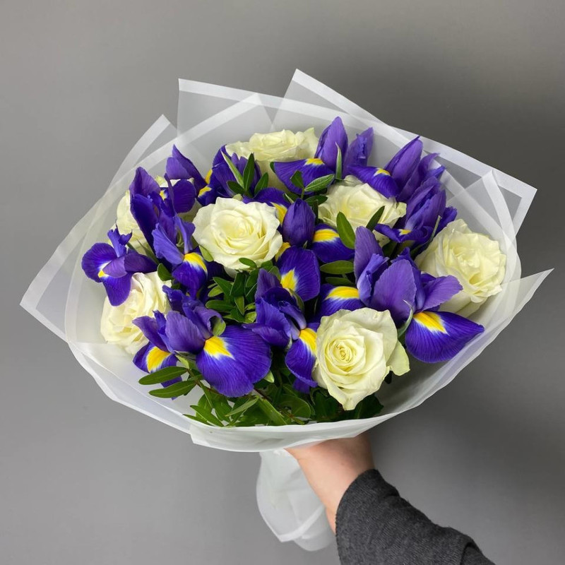 Bouquet of roses and irises in a package, standart