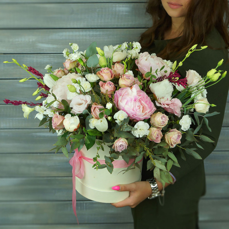 Bouquet of peonies, matthiola and roses, standart