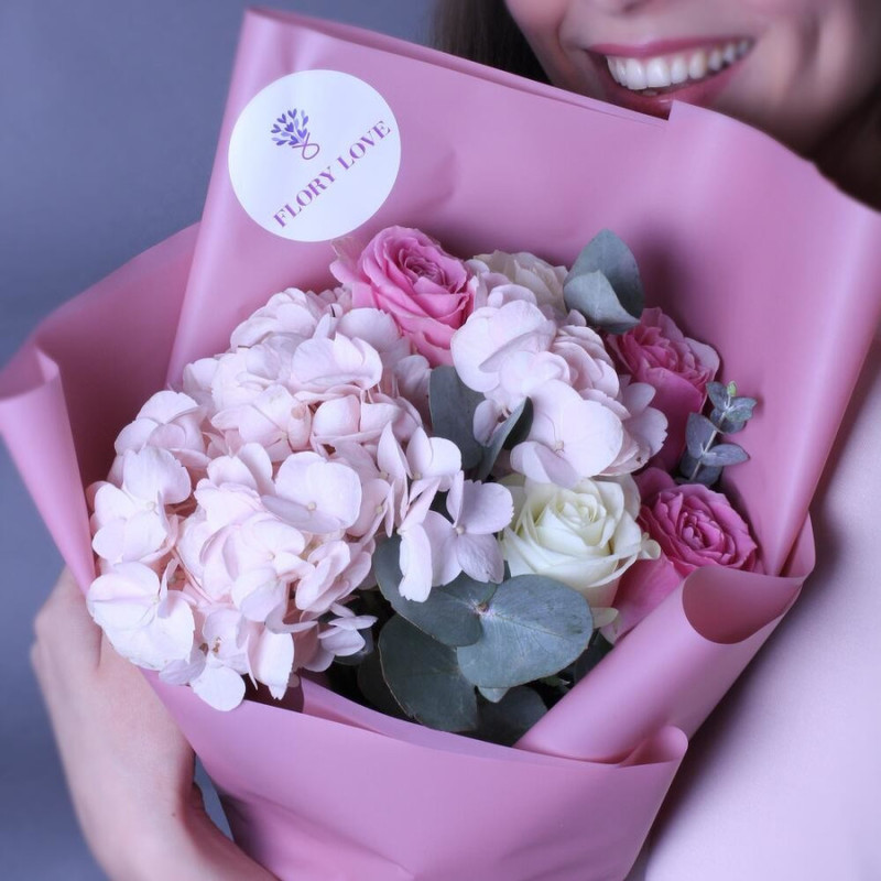 Bouquet of hydrangeas with roses "Flori Harmony", standart
