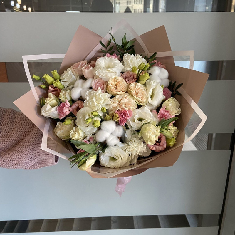 peony roses and lisianthus, standart