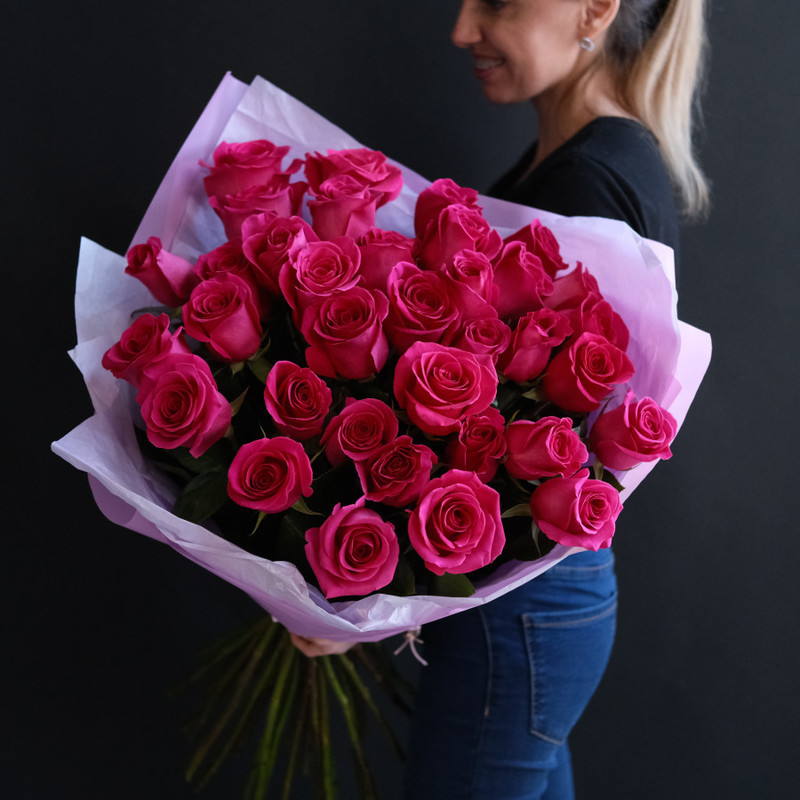 Mono bouquet of pink roses, luxe