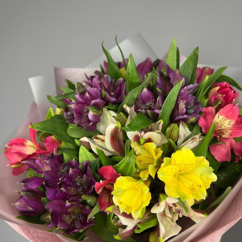 Bouquet of 9 alstroemeria mix in designer decoration 40 cm, standart