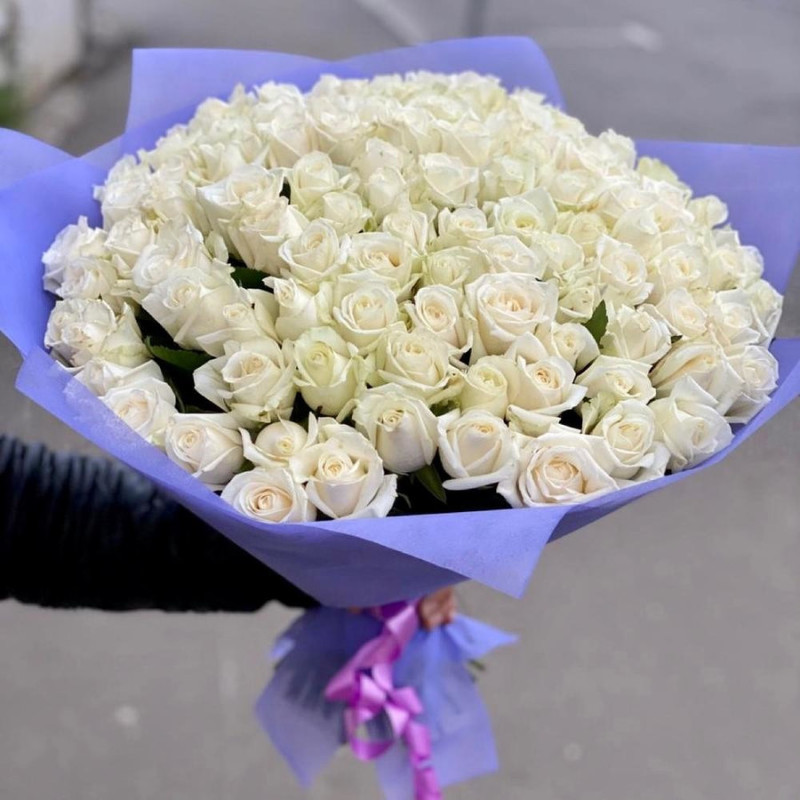 Bouquet of 101 white roses in designer decoration 50 cm, standart