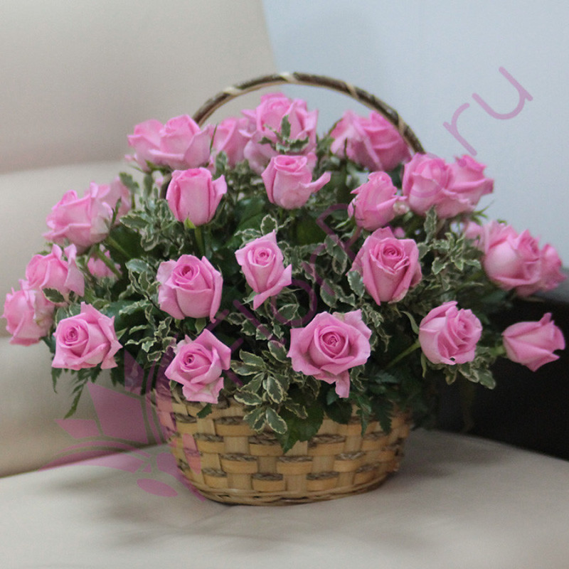 Bouquet "35 pink roses Revival in a basket", standart