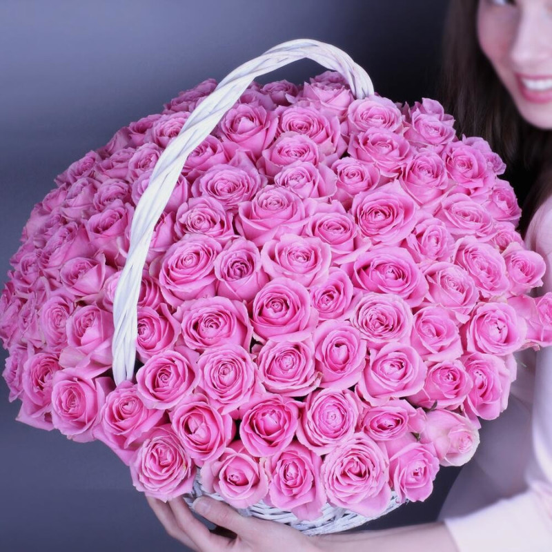 Composition of 151 Aqua pink roses in a basket, standart