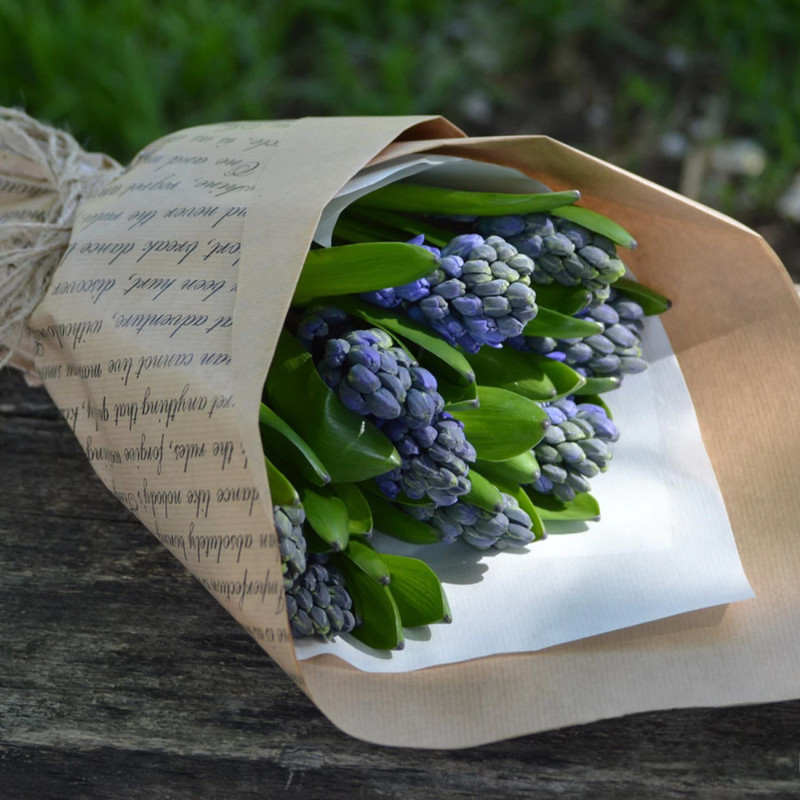 Bouquet "9 blue hyacinths in a package", standart