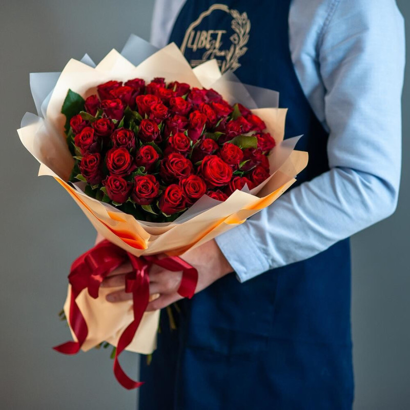 Bouquet of 11 roses in the design, standart