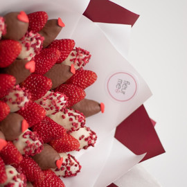 Bouquet of strawberries in chocolate "Mon Amour" - M