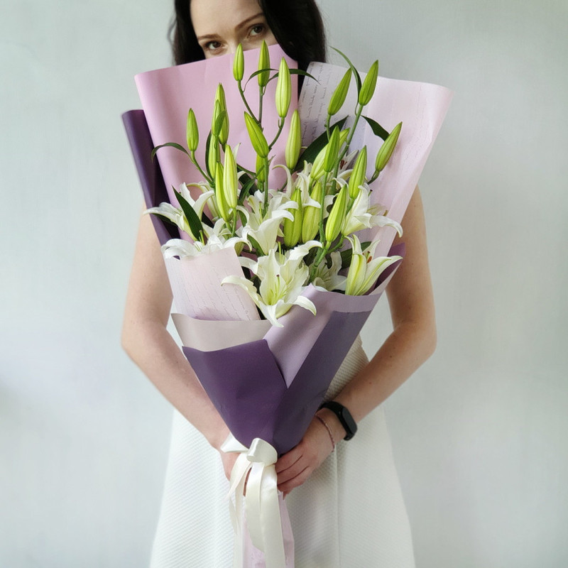 Bouquet of oriental lilies in a beautiful package, standart
