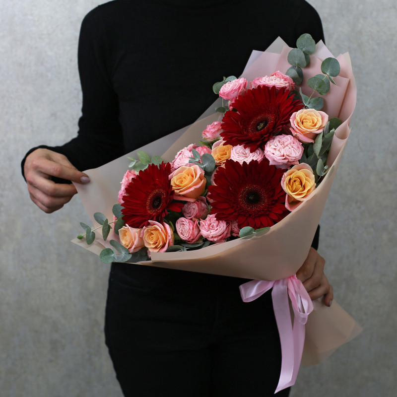 Bouquet of roses and gerberas "Raging passion", standart