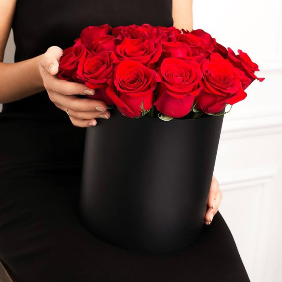 15 Красных роз в шляпной коробке