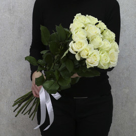15 white roses "Avalanche" 80 cm