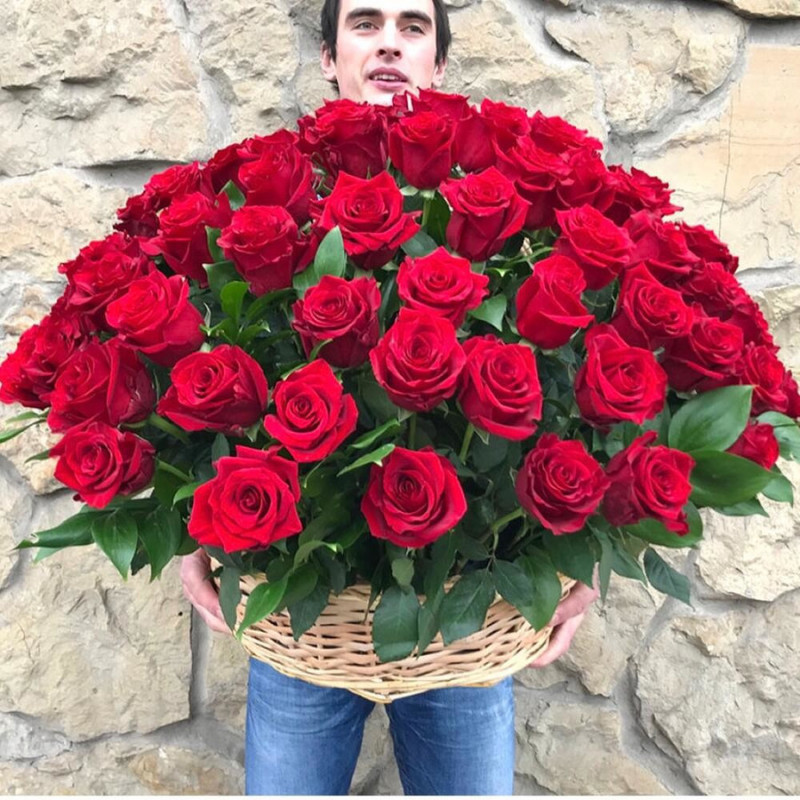 101 Ecuadorian roses in a basket, standart