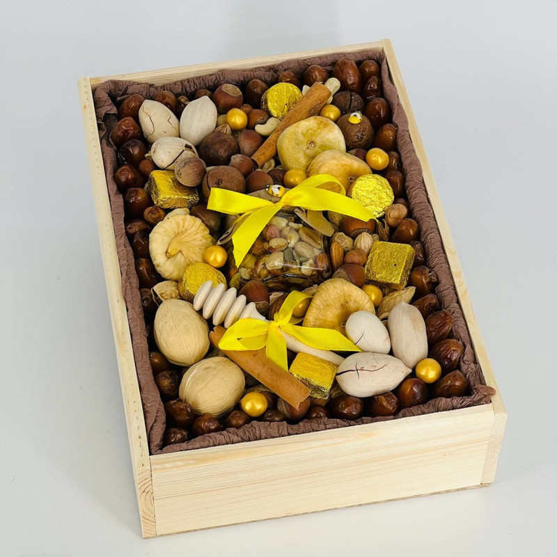 Gift box of mixed nuts with honey and elite Shu Puer tea, standart