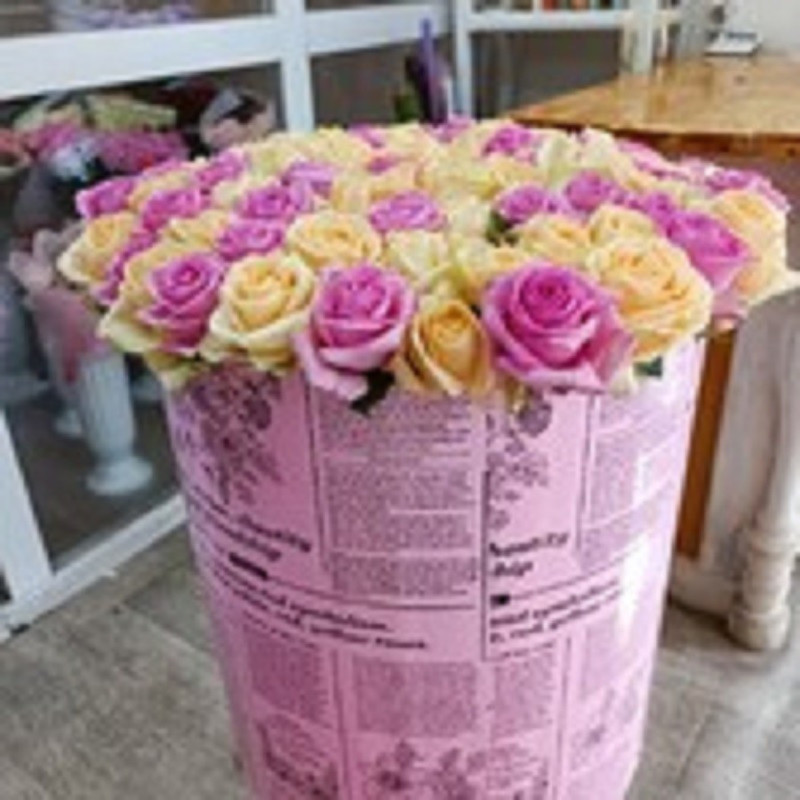 Roses in a huge hatbox, standart