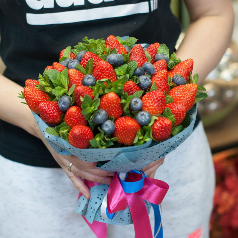 Fruit bouquet "Strawberry", standart