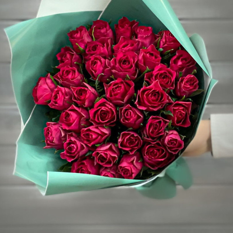 Bouquet of raspberry roses 40 cm in a package, premium