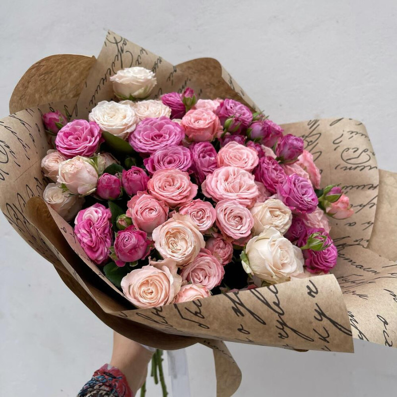 Bouquet of delicate peony spray roses, standart