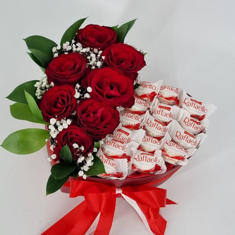Красные розы с конфетами Рафаэлло, стандартный