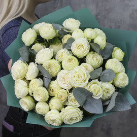 Букет из 11 белых пионовидных кустовых роз «Сливочный»