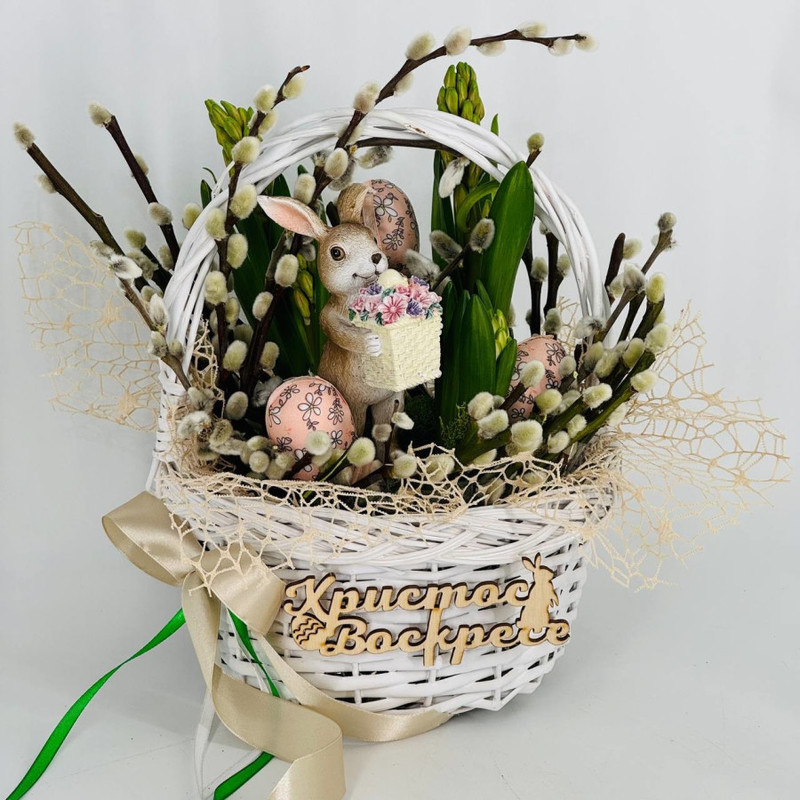 Easter bouquet in a basket of willow and hyacinths, standart