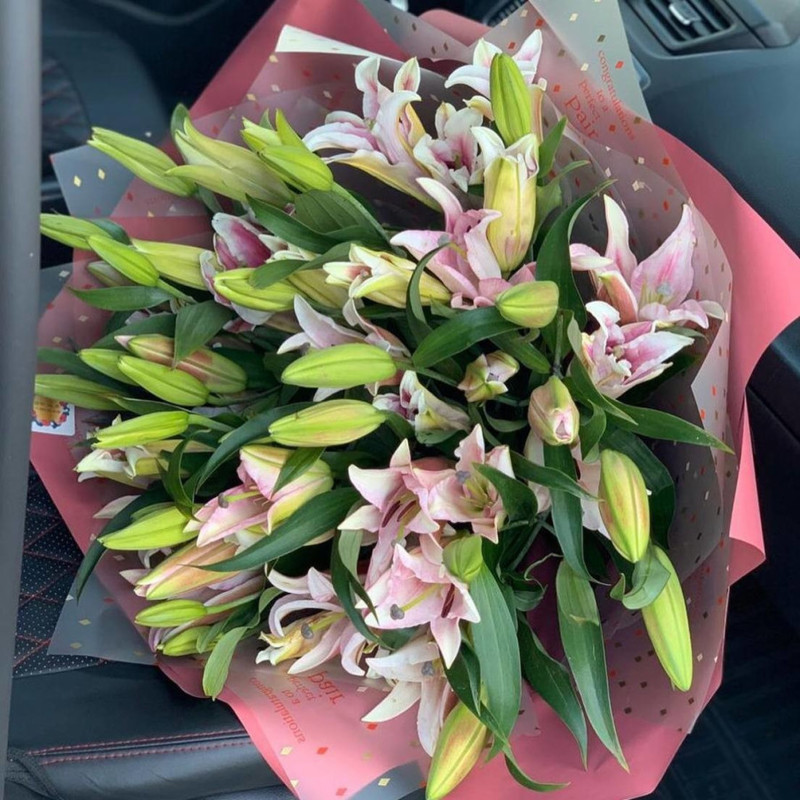Huge bouquet of lilies, standart