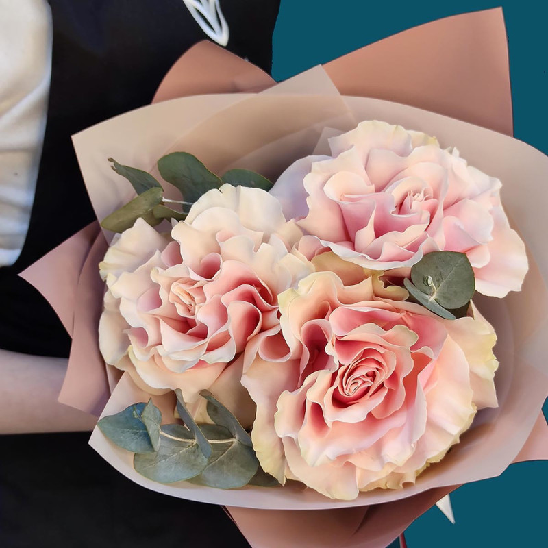 Рассветный луч букет красивых роз в Москве, стандартный
