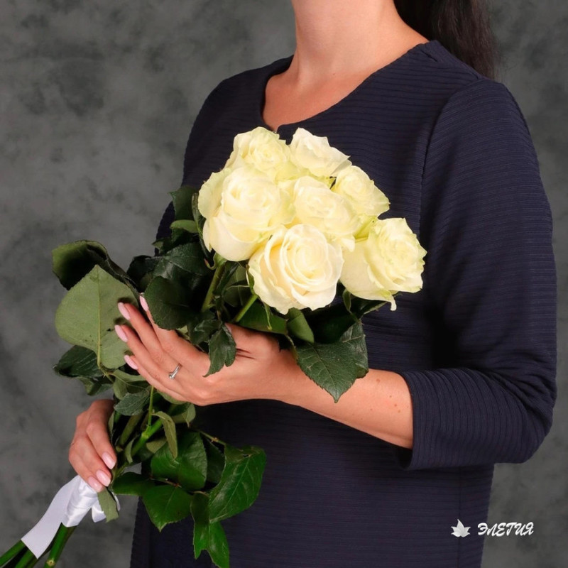 Bouquet of 7 white roses 60 cm Ecuador, standart